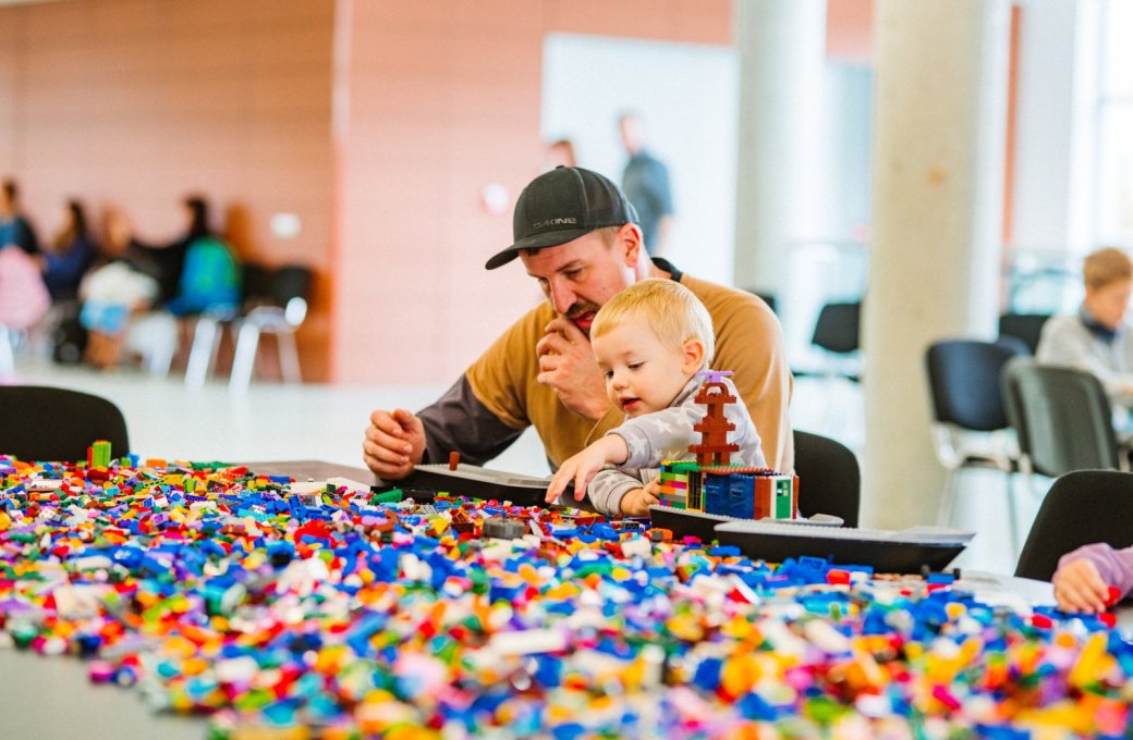 Miliony kostek LEGO®, obří modely a vystavovatelé z šesti zemí Evropy. Svět Kostek 2023 se blíží 