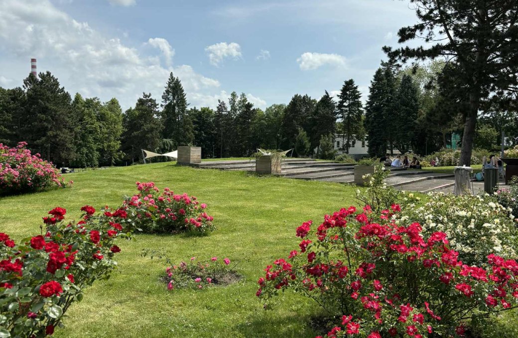 UPOZORNĚNÍ NA UZAVŘENÍ ROZÁRIA A BOTANICKÉ ZAHRADY