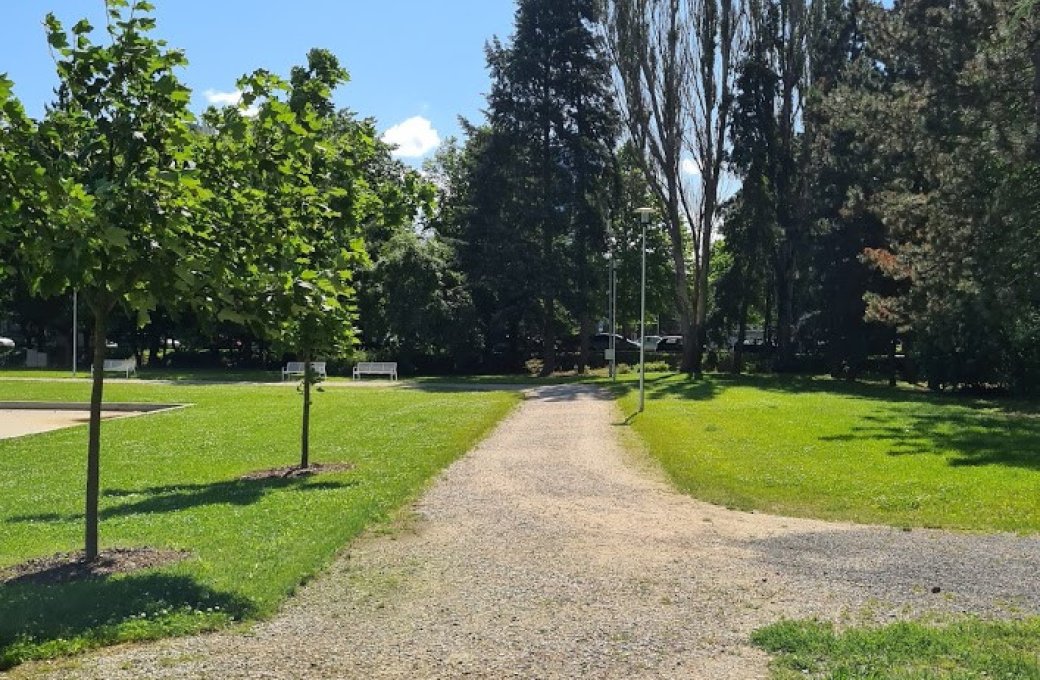 Otvírací doba 17. listopadu.